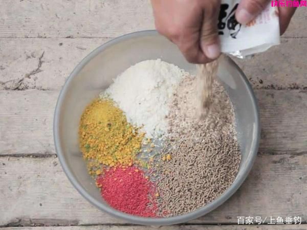 老钓鱼人常用的野钓饵料配方，四季钓各种鱼，这些基本够用了(图6)
