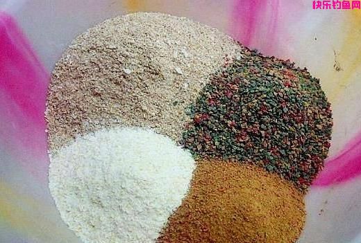 钓鱼秘籍：饵料的搭配及使用方法！一旦学会，终身受益！(图1)