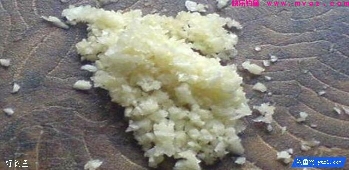 天气转凉，钓鲫鱼专用饵，简单高效(图2)