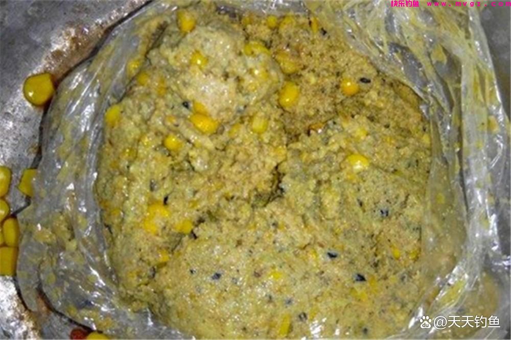 野钓大鱼，用这些玉米面饵料配方，通杀鲫草青鲤鳊(图5)