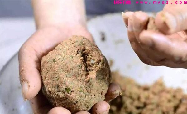鲤鱼为啥那么好钓？原来老司机是这样钓，难怪比钓鲫鱼过瘾(图2)