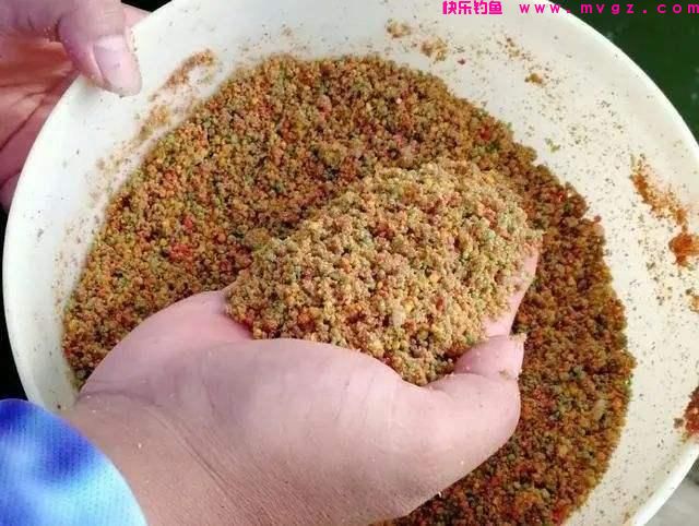盛夏季节如何钓鲫鱼?注意这三点就够了,大板鲫并不难钓(图6) 盛夏季节如何钓鲫鱼?注意这三点就够了,大板鲫并不难钓(图6)