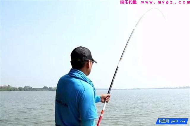 鱼儿上钩后,收线抬线的4个步骤,钓鱼人不得不知(图2) 鱼儿上钩后,收线抬线的4个步骤,钓鱼人不得不知(图2)