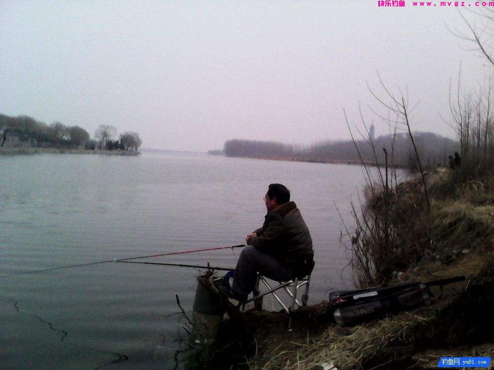 秋天垂钓应当怎样选择钓点和时间？(图2)