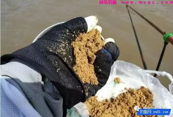打窝，是打的集中好还是分散好？(图1)