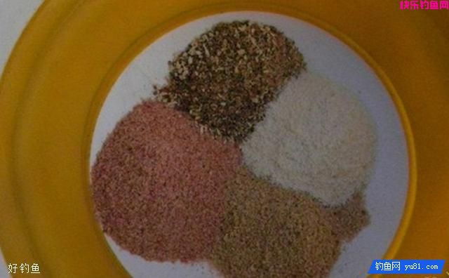 高手分享黑坑钓鲤鱼的两种饵料配方(图1)