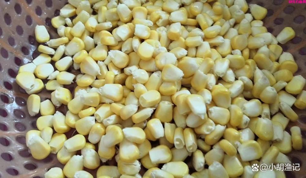 春季钓大鱼，这款天然饵料才是野钓王者！操作简单中鱼率高！(图2)