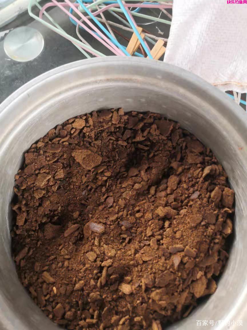 野钓鲤鱼的天然饵料，效果好价格低，你值得拥有