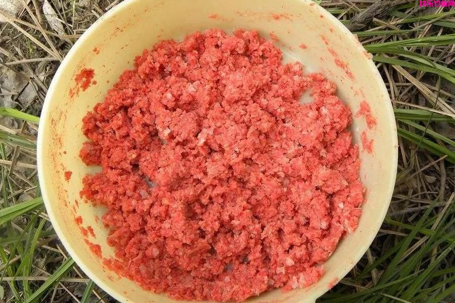 钓鱼饵料自己做，民间这几种方法，屡试不爽(图2)