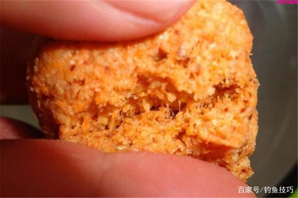 钓鱼技巧：饵料使用的基本常识，这是钓鱼人的必修课！(图3)