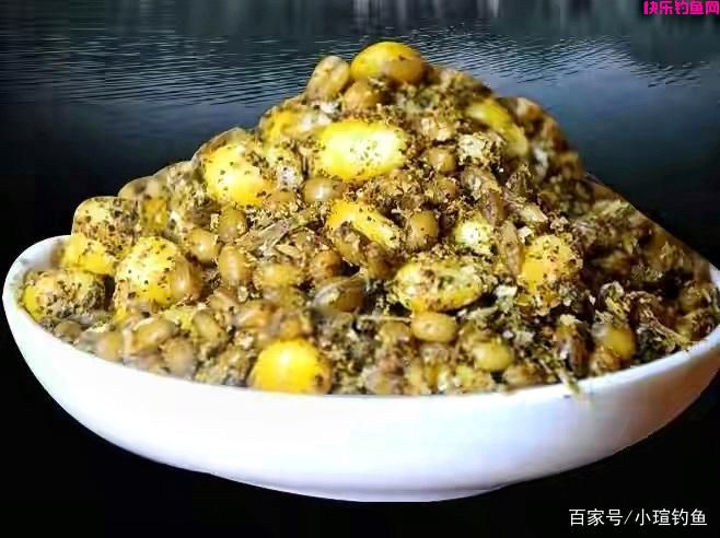 钓鱼时饵料的配法有何讲究？5个配饵要点讲解，解开你的配饵误区(图3)