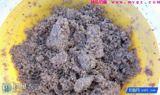 高手自制钓鲫鲤草鳊鱼的通杀饵料配方(图1)