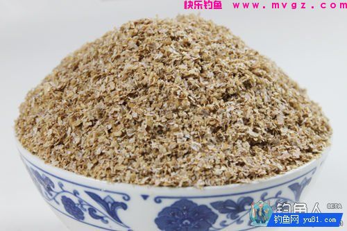 夏季钓鲤鱼草鱼的最佳饵料之麸皮(图1)
