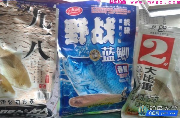蚯蚓面饵齐上阵鲫鱼鲤鱼草鱼通杀饵配方(图1)