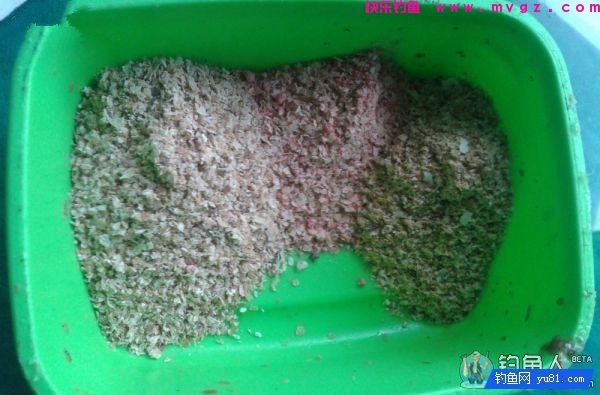 蚯蚓面饵齐上阵鲫鱼鲤鱼草鱼通杀饵配方(图4)