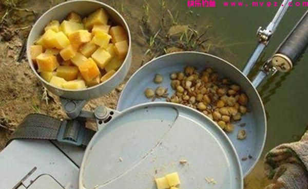 夏季垂钓草鱼，5种“中鱼率”很高的鱼饵，每一种都不错(图6)