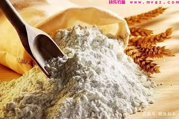 邻居熊爷爷钓鱼，钓饵只做不买，却钓获30斤野生草鱼(图5)