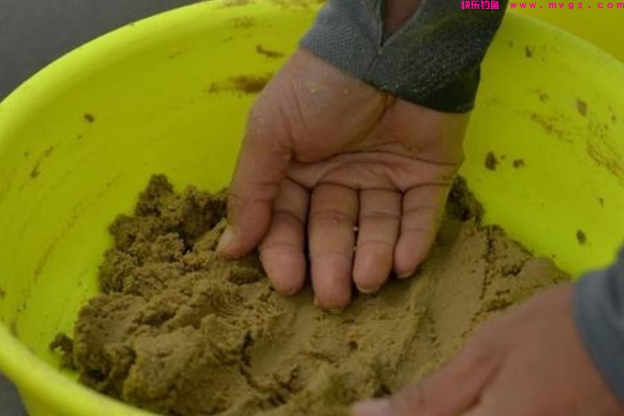 春天这样诱钓鲤鱼，方法简单，上鱼又快又狠，连钓3天还嫌少(图3)