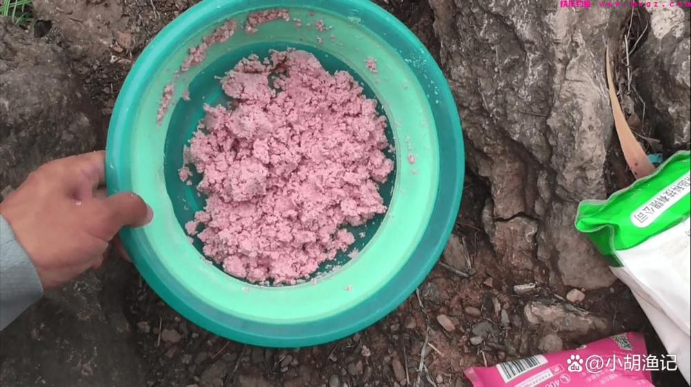谷雨时节钓鲢鳙，窝料是很关键的一环，三分钟教你如何自制窝料(图6)