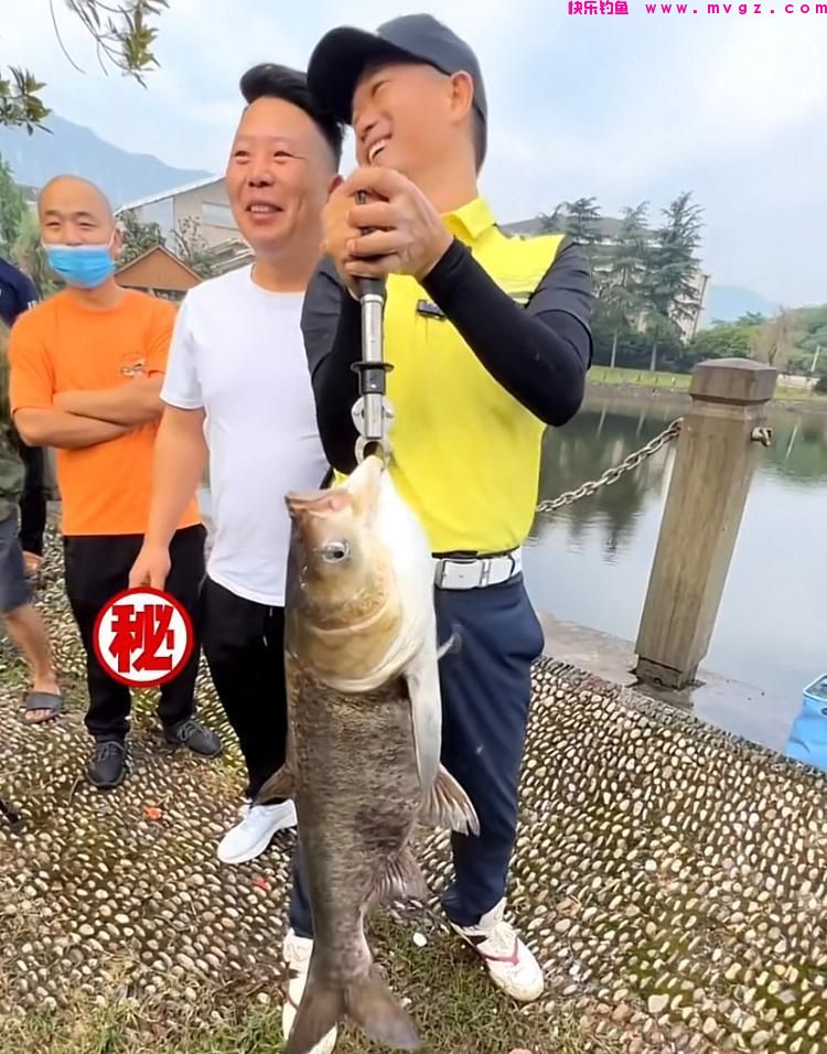 邓刚“盘老板”系列片，第一次一个钓场连续作钓两天，他是不服？(图13)