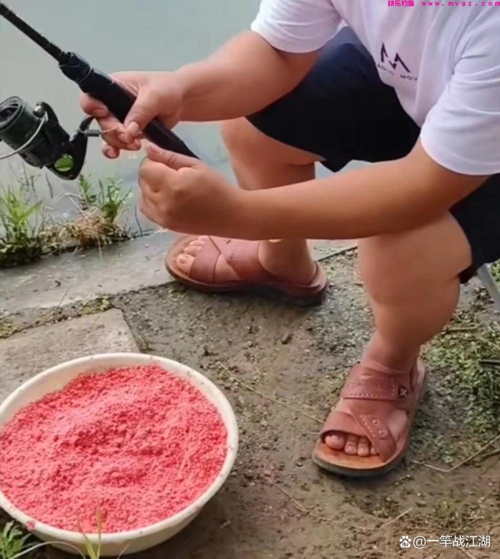 不相信路滑钓鲢鳙？找对了方法很快爆护，那些用长竿的眼红极了(图6)