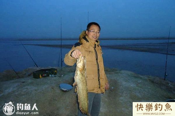 海竿秋季钓鲶鱼的钓具饵料选择及钓法(图1)