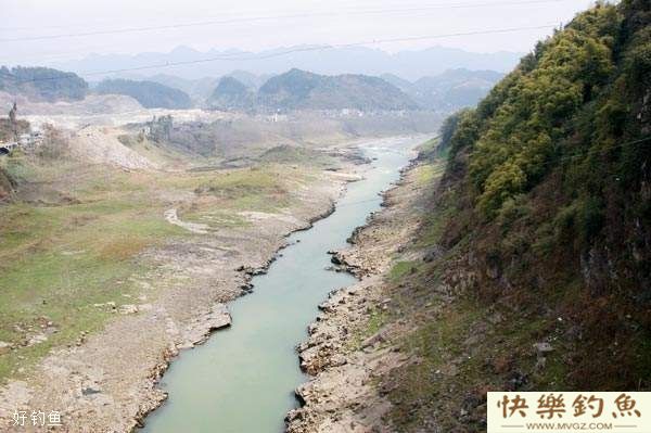 秋冬溪流枯水期钓点饵料选择技巧及注意事项(图1) 秋冬溪流枯水期钓点饵料选择技巧及注意事项(图1)