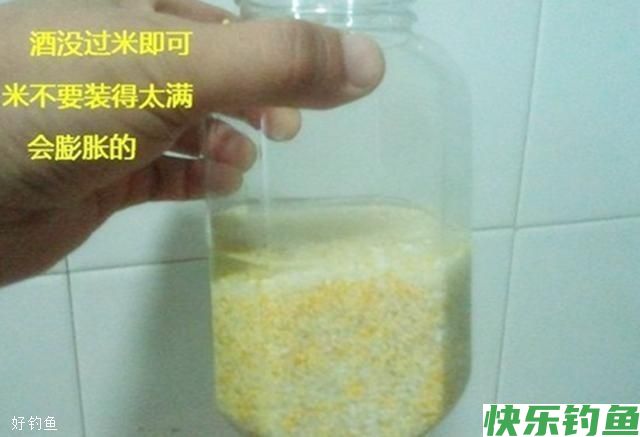 高手分享秘制酒米窝料配方，帮你冬天钓鲫鱼爆护(图7)