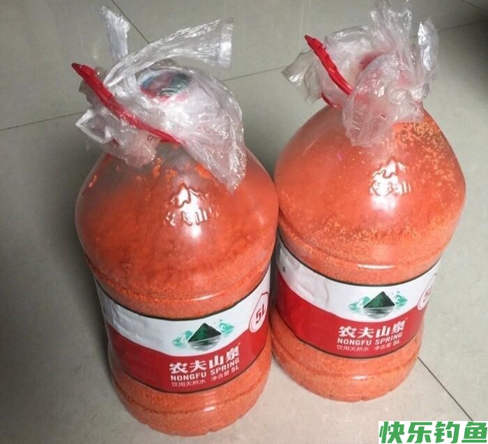 钓鲫鱼应该怎样打窝？有什么技巧？掌握这些技巧后钓鲫鱼并不难！(图4)