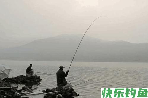 冬钓遇到鱼口轻，通过调漂来解决(图2)