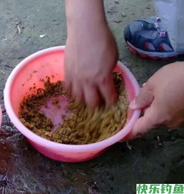 野钓小鱼闹窝,老钓鱼人总结出十个方法。每个都可以轻松应付小鱼(图4) 野钓小鱼闹窝,老钓鱼人总结出十个方法。每个都可以轻松应付小鱼(图4)