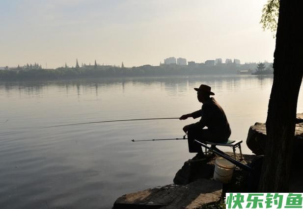 钓鳊鱼的小技巧，在钓位上有什么选择，小编我来告诉你！(图3)