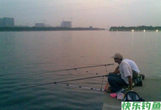 在野外垂钓鳊鱼，一定不要放过这些小技巧，会让你有很大收获的(图1)