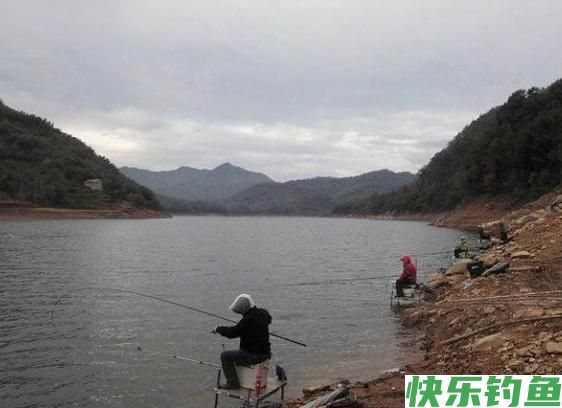 冬天就要这样垂钓鳊鱼，学会这几种小技巧，收获会满满当当(图1)