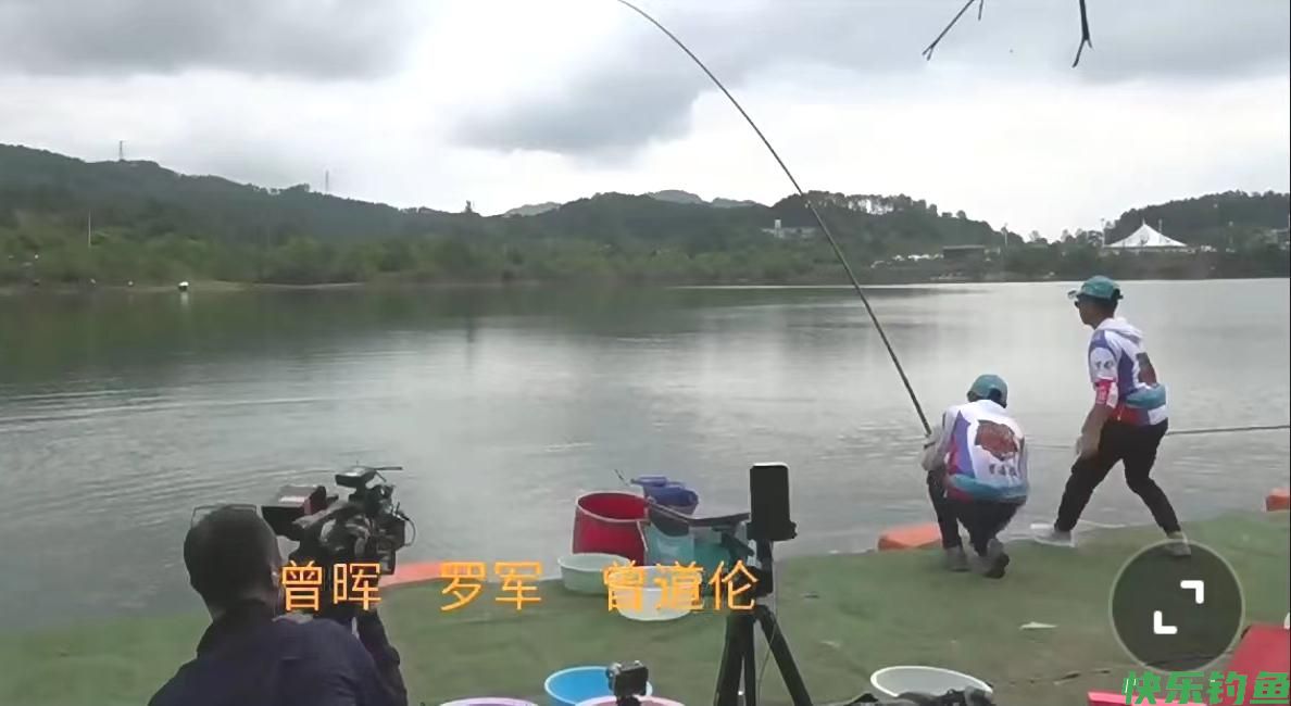 王者之战B组：化绍新试钓擒获60斤大青鱼，“抽鲢鳙”或成过去式(图1)