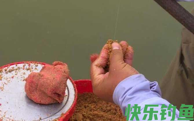 钓鲫鱼用什么散炮好？(图1)