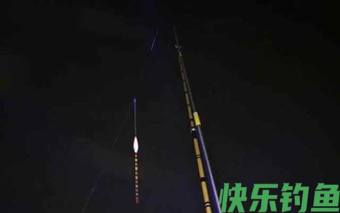 夜钓用蚯蚓还是饵料好？(图1)