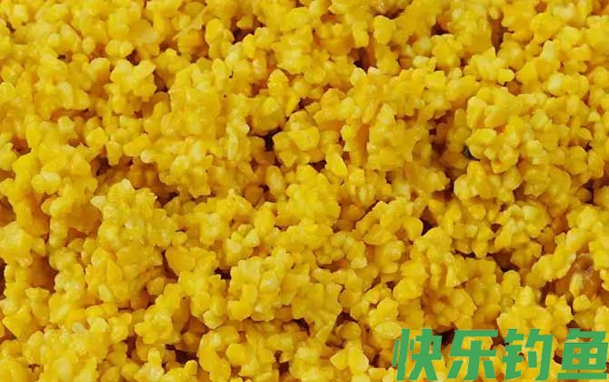 钓鲫鱼用什么窝料打窝最好？(图4)