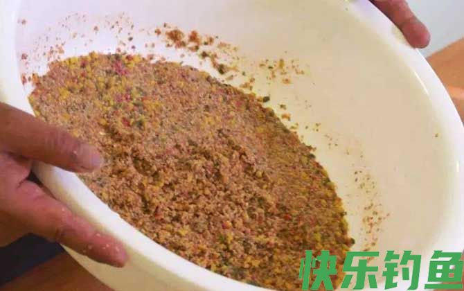 九月钓鱼用什么饵料？(图4)