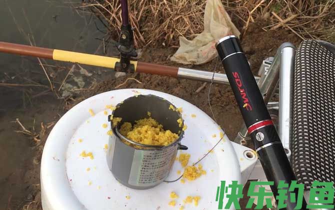 二月钓鱼用什么打窝好？(图1)