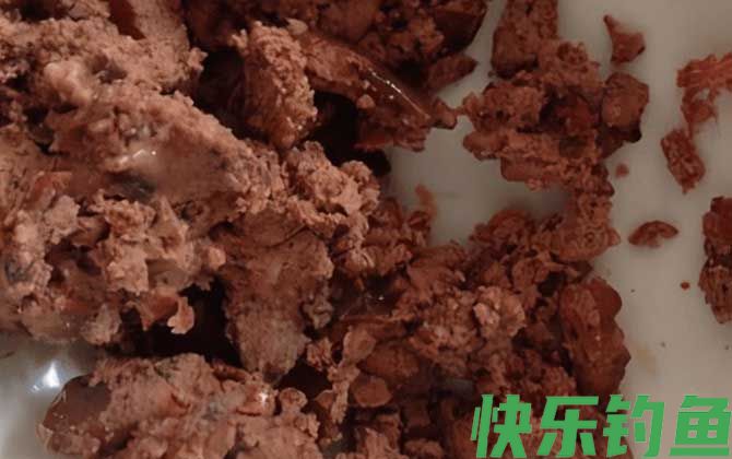 鸡肝钓鱼用什么打窝？(图3)