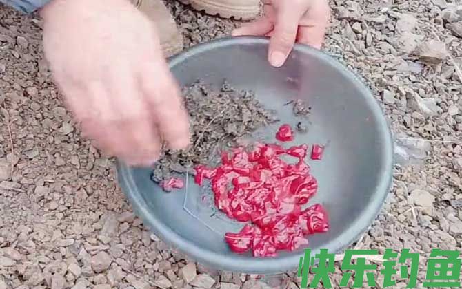 鸡肝钓鱼用什么打窝？(图4)