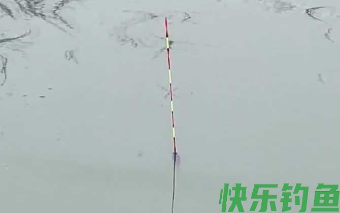 滑漂钓法怎么找底和调漂？(图2)
